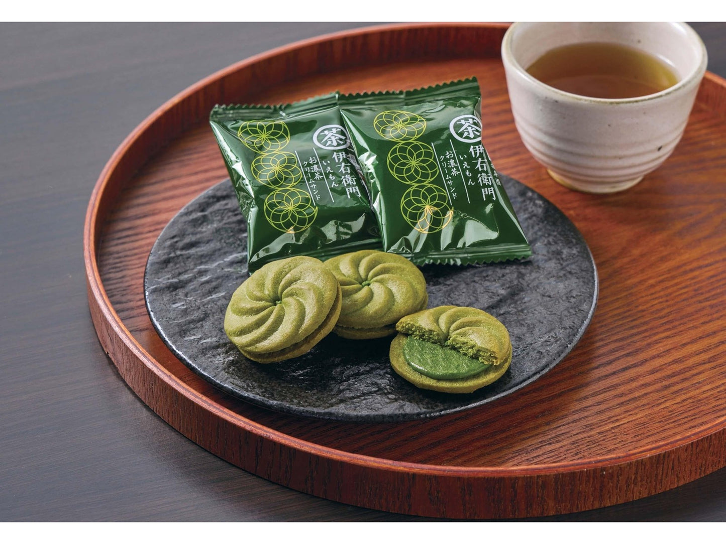 Montoile Iyemon Dark Matcha Cream Sandwich Cookies 119g
