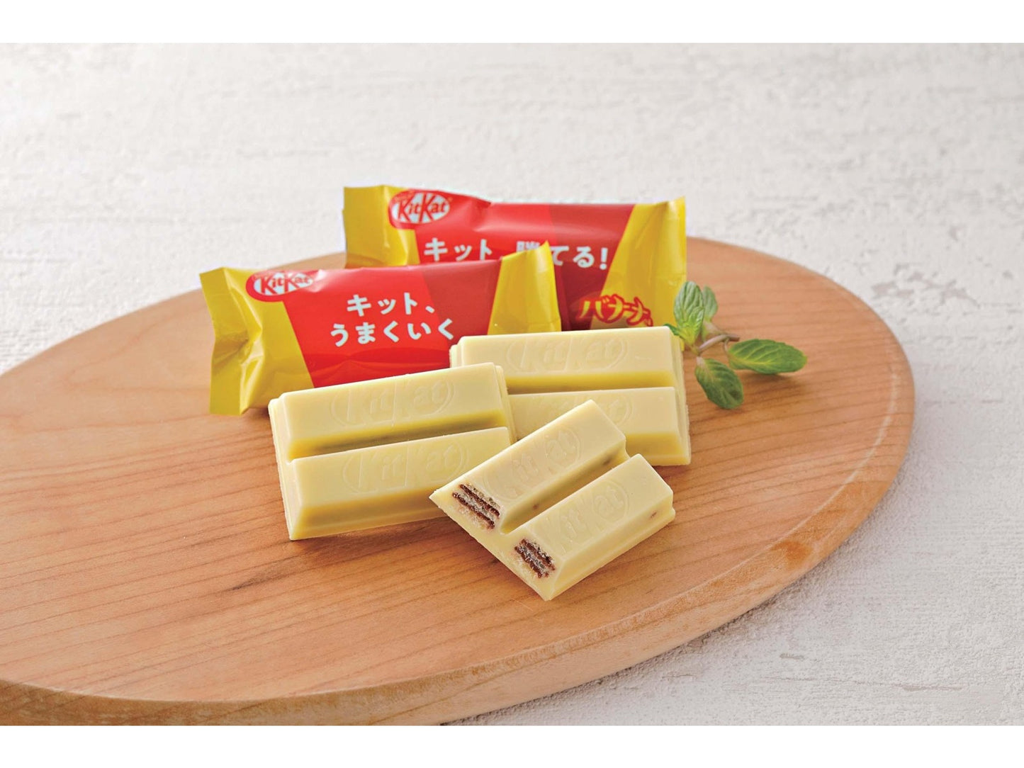 Nestle KitKat Banana Flavor Chocolate Wafer 9 pcs