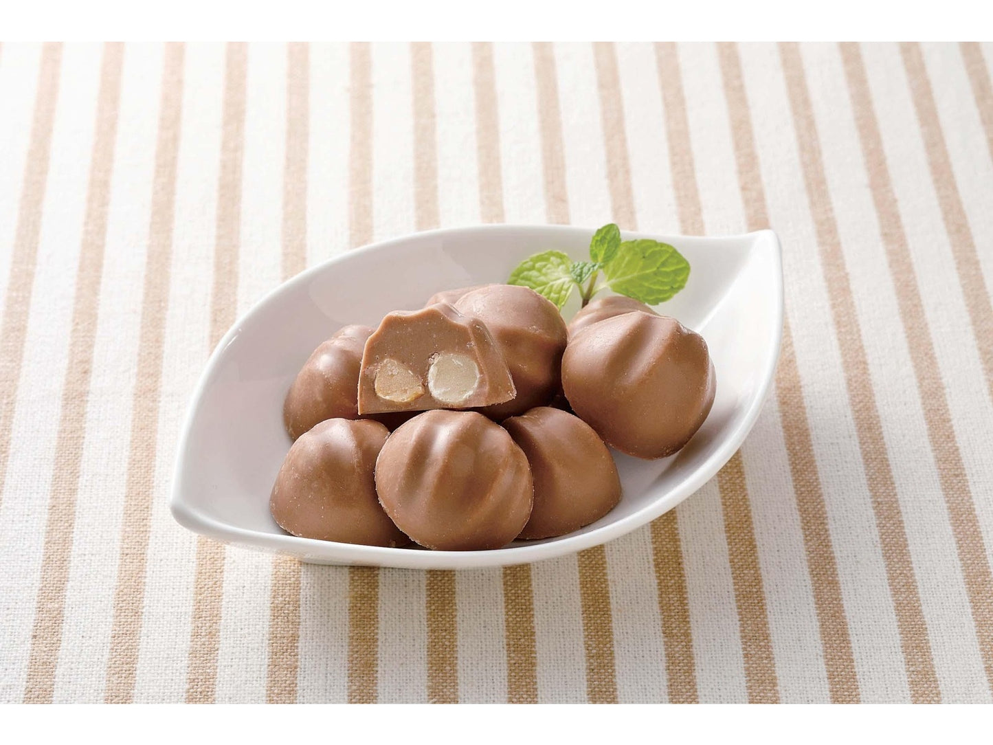 Meiji Macadamia Premium Butter & Caramel Chocolate 63g