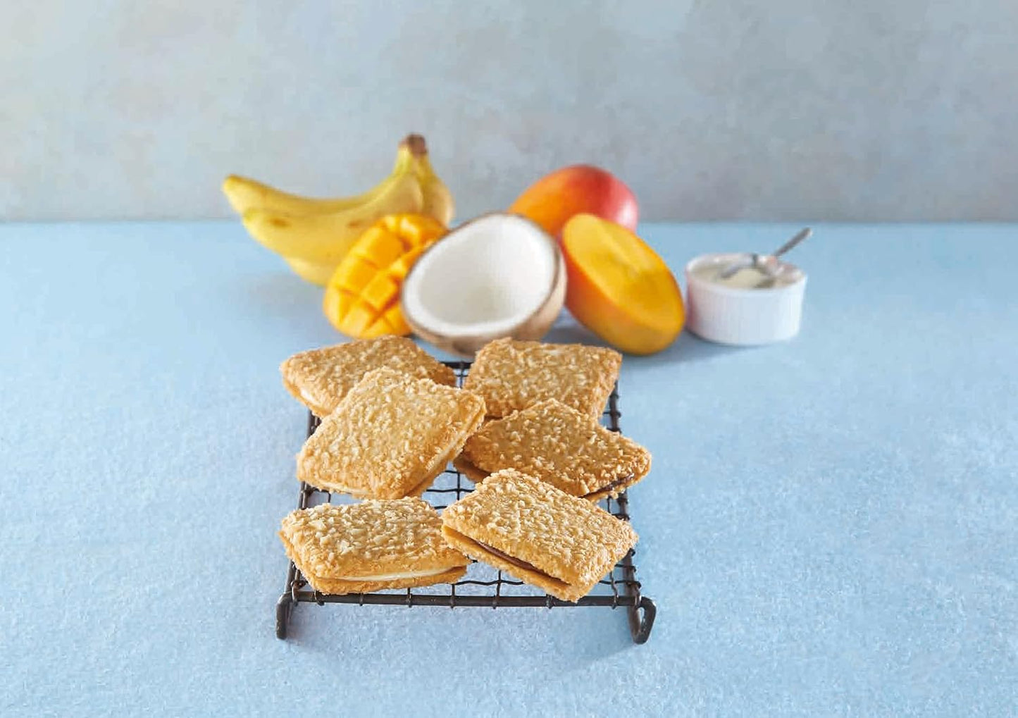 Akai Bohshi Coconut Choco Sand Sandwich Biscuits Assortment (2 Flavors) 6 pcs