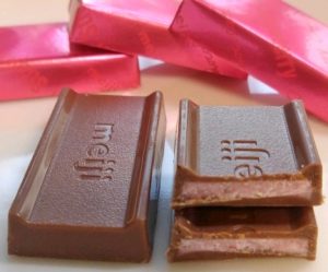 Meiji Chocolate Bar Strawberry 26 Blocks